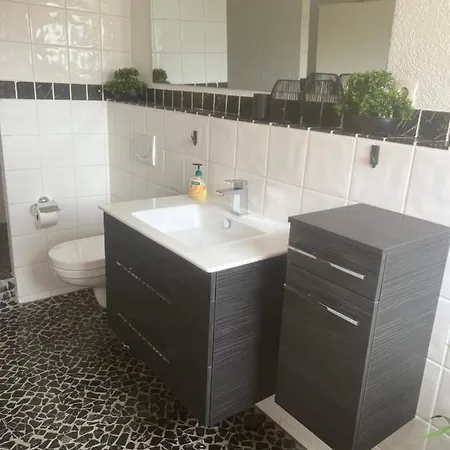 Schone In Messe Nahe Mit Privatparkplatz Appartement *
